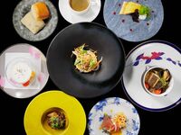 Herbstempfehlung: Französisches Full-Course-Menü „モンターニュ“