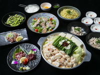 ★黒毛和牛 博多もつ鍋＆九州料理 満載★【２時間飲み放題付（プレミアム）】「満福コース」（全8品）