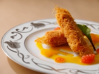 【APICIUS】前菜チョイス＋魚＋肉＋デザートワゴン＋ミニャルディーズ｜全5皿