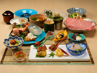 18 seasonal dishes and Matsussaka beef sukiyaki（syabusyabu　high quality beef）