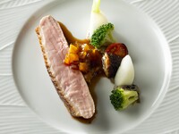 Leger - A dinner course where you can choose your main dish from either a fish or meat dish.