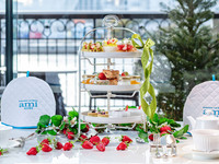 ストロベリーアフタヌーンティー（ロゼスパークリングワイン付）＜テラス席＞