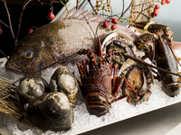 [10/2~12/29] ※이용 3일 전까지 예약 필요 — 이세 랍스터와 흑모 와규 등심 스페셜 디너