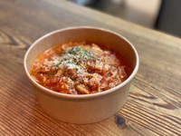 アマトリチャーナ（豊栄産玉葱とベーコンのトマトソースパスタ）