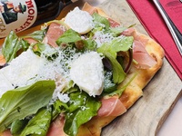 【調理済】“四角い”ピッツァ　プロシュット・エ・ブッラータ