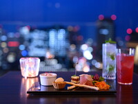 【THE BAR】ハッピーアワーにオードブル+カクテルなどのフリーフロー