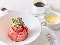 《平日限定＊ビジネスランチ》[公式HP]ローストビーフ丼（スープ／珈琲・紅茶 付）