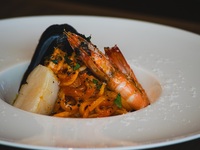 Lunch buffet with a choice of main dishes