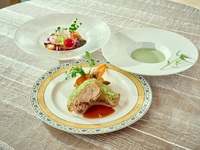 平日【ランチコース付】『ピーターラビット™アフタヌーンティー～in  Green Garden～