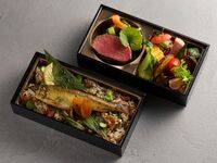 ぎふ飛騨牛 フレンチ鮎二段弁当 ＿​【乗合い船】観覧船乗船券パックプラン