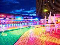 Weekdays in August 💙 Night Pool & Afternoon Tea Set *Excluding August 8-16