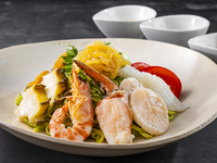 Seafood cold noodles - 3 types of sauce to compare (single item)