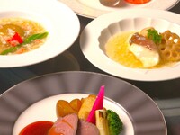 ■ 2名様よりホール席｜税込13,000円 ・2時間飲み放題付き ｜銘々盛り｜サービス料・チャージ料0円