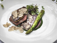 Olive beef and foie gras with Rossini-style Perigueux sauce (change of main dish)