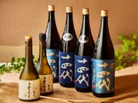 [Solo cena] 11 piatti stagionali con ingredienti di stagione di alta qualità e i tre principali piatti a base di manzo wagyu + 10 tipi di abbinamenti di sakè per gustare i tre tipi di Juyondai - Ryugin -