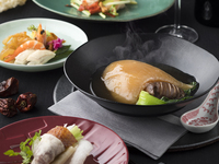【WEB予約限定1ドリンク付】ふかひれの姿煮がメインの豪華ディナーをお得に堪能！