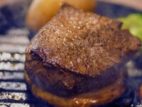 6/4～【平日ランチ限定】厳選牛極厚ヒレステーキ溶岩焼きセット｜ヒレ200g