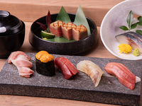 "Chef's Choice" Chef's choice course including 12 pieces of artisan-style nigiri sushi and seasonal vegetables