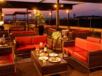 [1F Garden Lounge Area/Sofa] Children under 3 years old