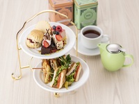 【アフタヌーンティー3780円】デザート5種盛やサンドウィッチ