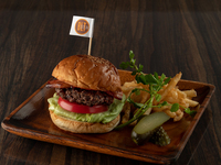PRIME BEEF AVOCAD HAMBURGER-french fries-