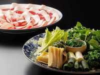 [Wild boar shabu-shabu banquet] Wild mountain vegetables x top-quality boar loin