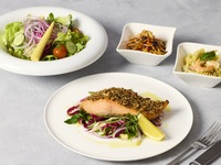 サーモンソテー　タヒン＆オニオン