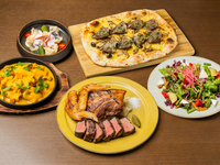 <Bis 30. November> [Nur Speisen] „Saisonales Menü“: 5 Hauptgerichte, 10 Variationen, darunter 3 Sorten Grillfleisch aus Kyoto