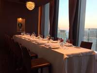 含一杯香檳 — TableCheck限定保證包廂：雙方會面與納采/訂婚方案（升級）。亦適合商務接待。