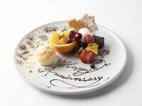 生日和周年纪念日快乐 - 为您所爱的人预留一个带有祝福盘的座位⭐︎ 免费烟花表演！ ¥2400 套餐