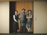 Acara Bartender Tamu "BEE'S KNEES"