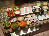 【WEB限定★月～木曜限定】オードブル＆サラダバー＋選べるメインのディナー