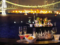 <Manhattan NightsStand> + Sparkling Free Flow