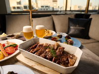 Dinner TerracePlan【黒牛リブロースステーキプラン】黒牛のステーキと季節野菜のグリル、タパス盛り合わせなどのテラスプラン　全5皿