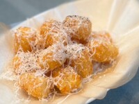 トリュフ香るミニハッシュポテト ペコリーノチーズ添え