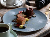 【Cafe Time Exclusive】Pastry Chef's Choice Dessert Platter ♪ (Includes Coffee or Tea)
