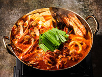 忘年会に◎【ヘムルタンプラン】2時間飲み放題付き！様々な魚介がたっぷり入った豪華韓国海鮮鍋♪