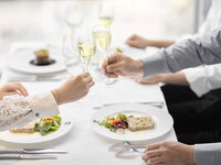 【ディナー】メインは国産牛肉のロティ 1ドリンク付 全3品コース