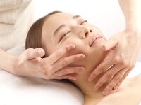 【メンズ】秋の疲労回復 アロマボディ＆クリームヘッドスパ(90分)　《足裏付きアロマオイルトリートメント60分＋クリームヘッドスパ30分》