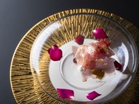 <Anniversary Course> A total of 7 dishes including a toast and a special dessert plate with a message