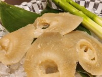 Kobe beef charcoal grill from Kawagishi Ranch and "GINZA sima specialty grilled whole shark fin" 44,000 yen course