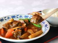 〈WEB限定〉【1ドリンク付き】牛バラカレーN0,142セット