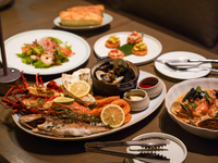 オフィシャルWEB限定【シーフードプラッターシェアプラン】絶品シーフードラクサなど