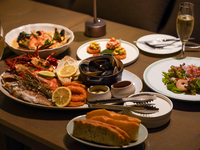 オフィシャルWEB限定【シーフードプラッターシェアプラン】絶品シーフードラクサ＋スパークリングやモクテル含む2時間飲み放題