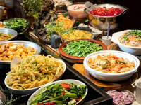 ◇Saturdays, Sundays, and public holidays◇ 90-minute limit "Autumn season! Freshly grilled mushrooms, pad thai, Thai noodles, and a rewarding ethnic resort buffet by "Che""