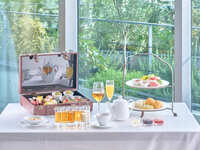 【土日祝限定アフタヌーンティー】スイーツ・オードブル・ムレスナの紅茶など食べ飲み放題！リニューアル記念割引 ¥8000→¥7200！