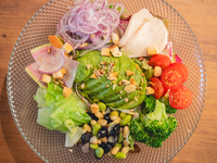 【平日限定】15種野菜の彩りサラダボウル+1ドリンク