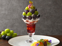 シャインマスカットとピオーネのパフェ