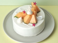 Freshly decorated Yubari melon (size 15cm)