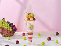 【大人のご褒美パフェ】 シャインマスカットのミルフィーユパフェ＆カフェフリーが付いたカジュアル3品ランチ！（平日限定）